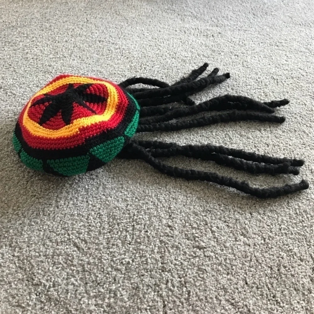 Rasta hat Jamaican dreads